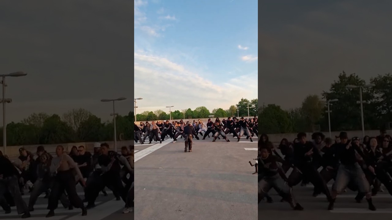 60+ synchronized footsteps !! 'Like Jennie'
