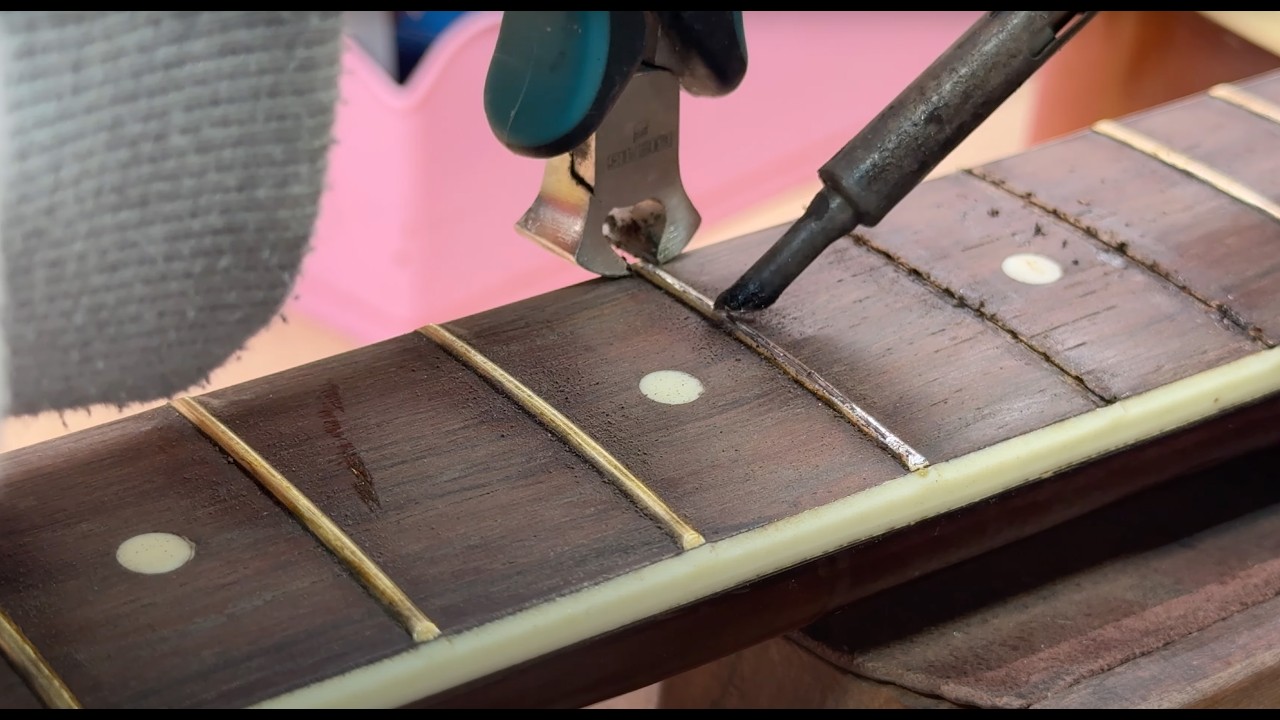 Bringing back life to a broken Silvertone hollowbody guitar