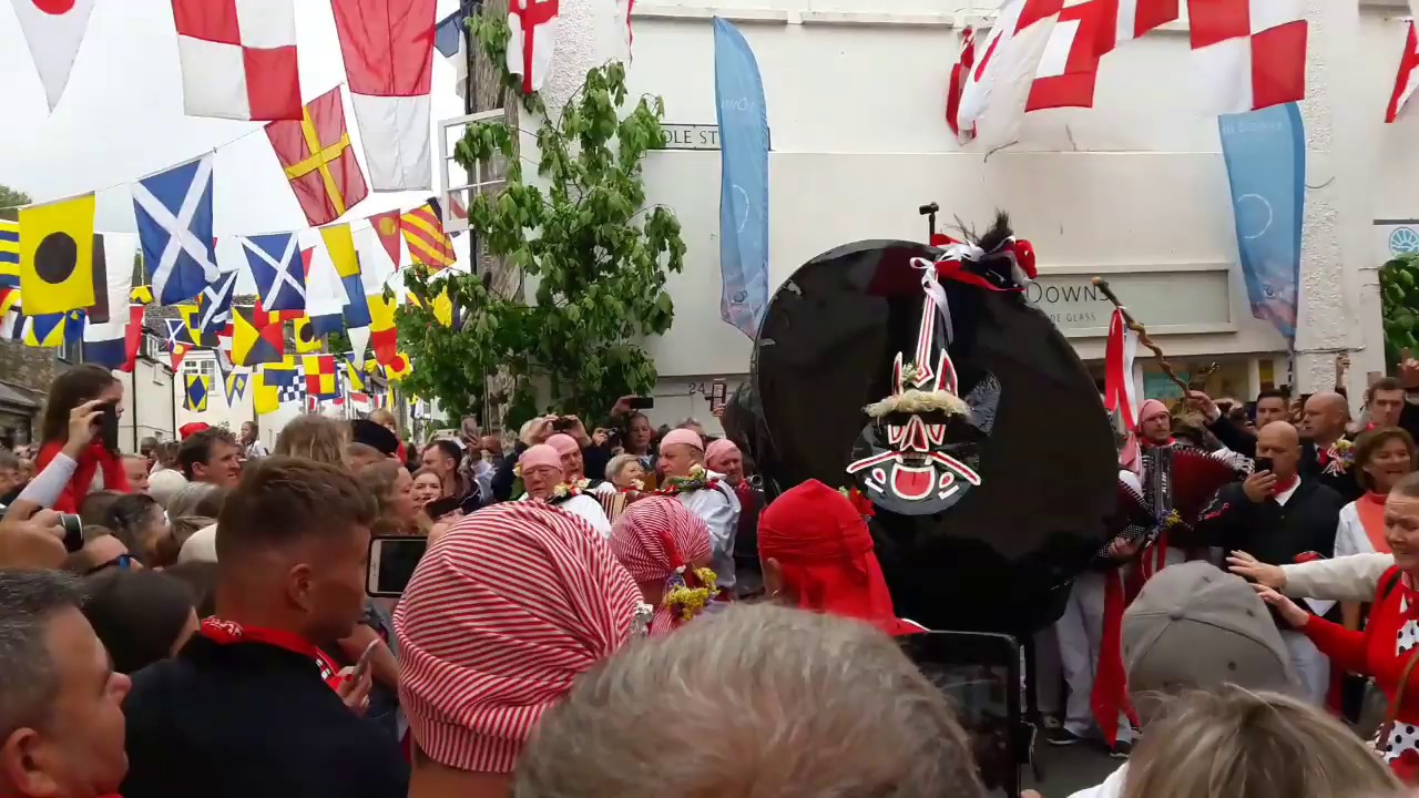 Padstow May Day Old Oss 11am 2019