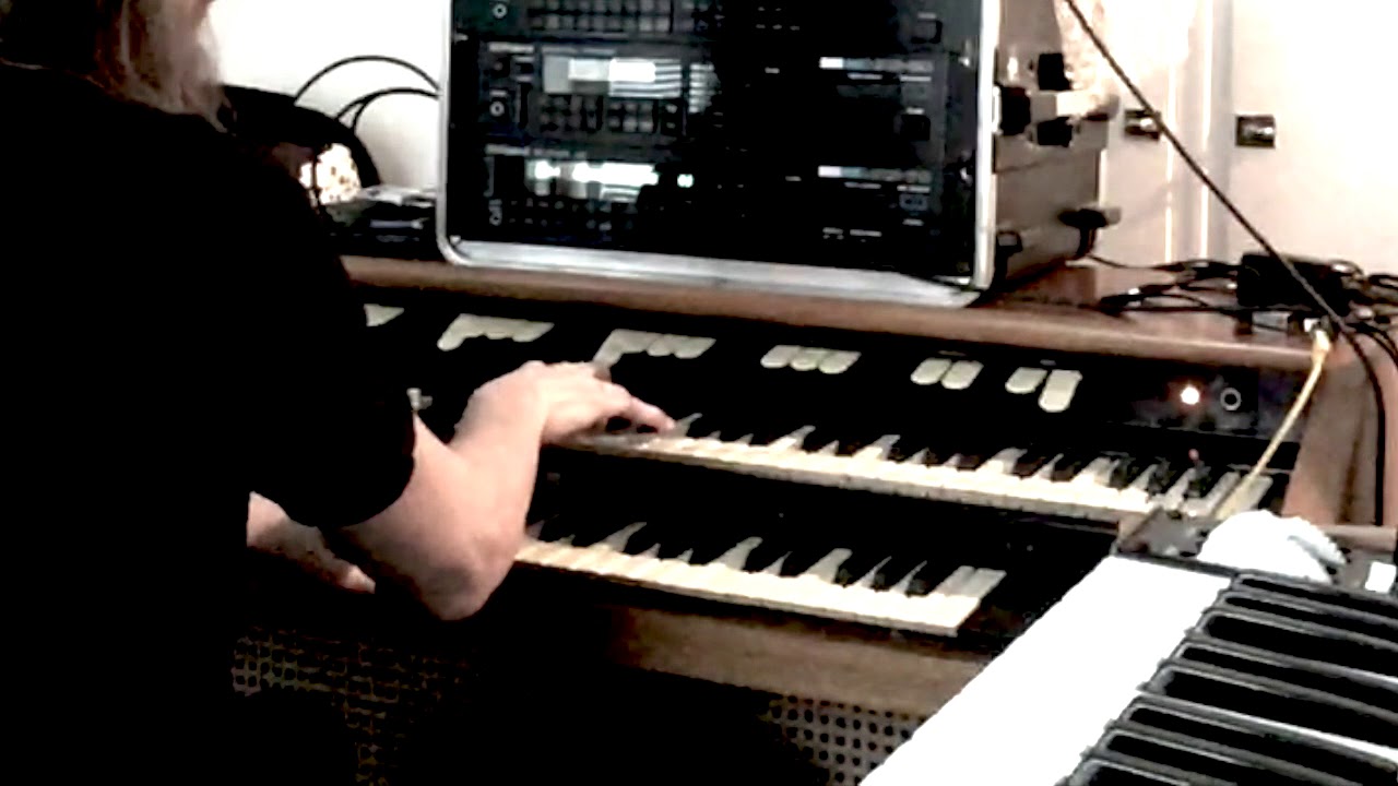 Hammond L-100 + MXR Distortion pedal