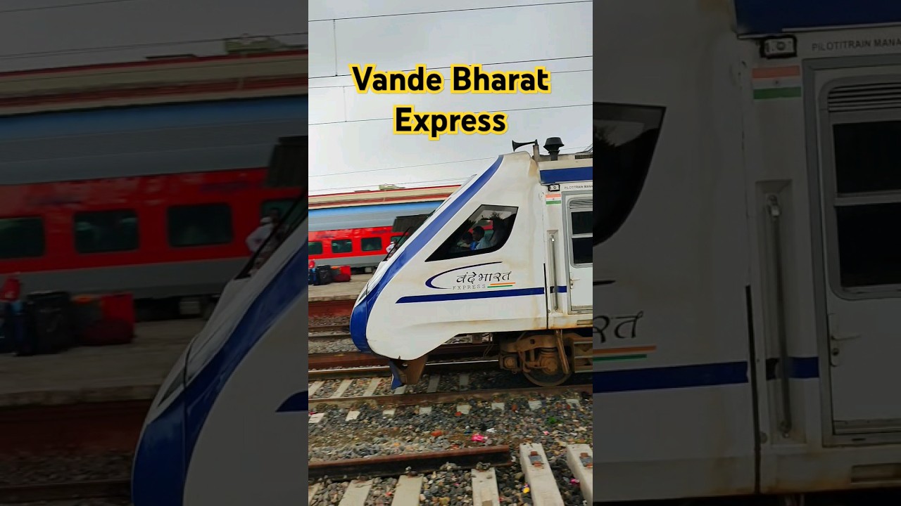 Vande Bharat Express (22345) | Shahganj Junction In Vande Bharat Express #vandebharatexpress #viral