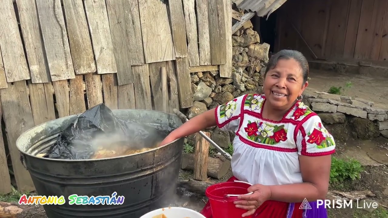 Levantamiento del niño Jesús, en la casa de doña Flavia Estrada Jiménez, Turicuaro Michoacán 