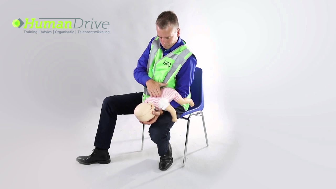 Hoe handelen bij een verstikking van een baby | EHBO | E-learning Human Drive