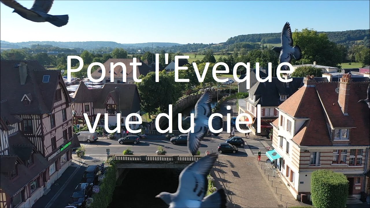 Pont l’Évêque dans le Calvados en Normandie, vue du ciel par un drone