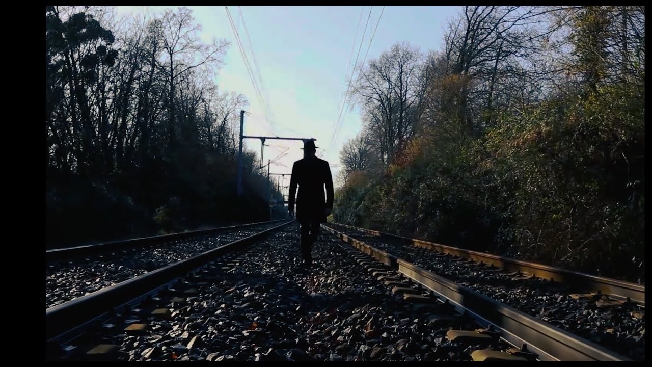 ESTEVES - L'Electron libre (Clip Officiel)