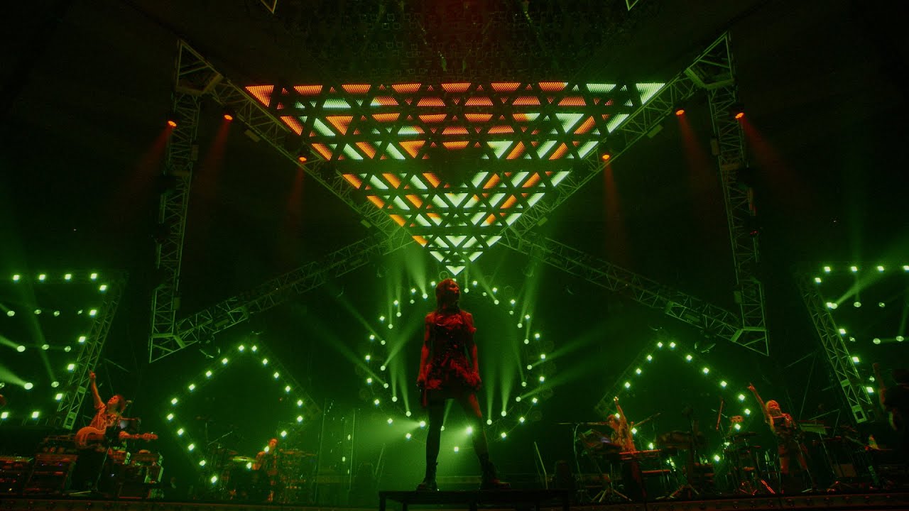 LiSA『QUEEN』（from LiVE is Smile Always～RiP SERViCE～）