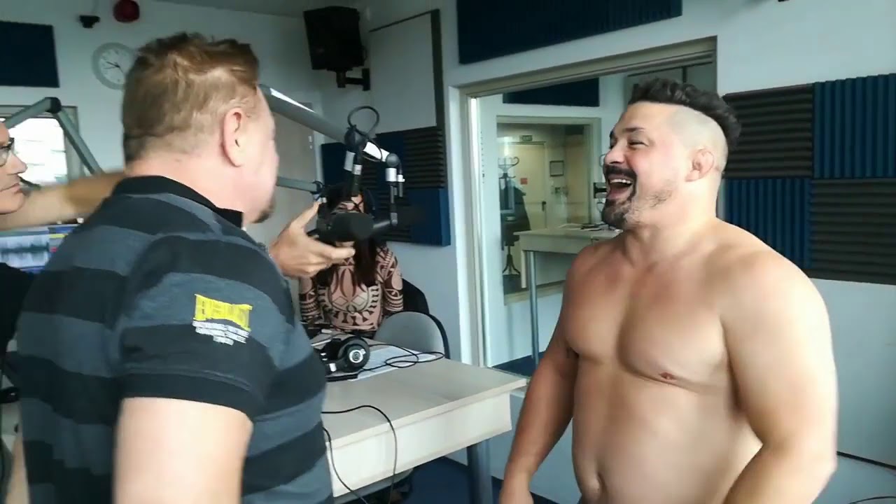 Bárdosi Sándor (megint) félmeztelenül vezetett műsort
