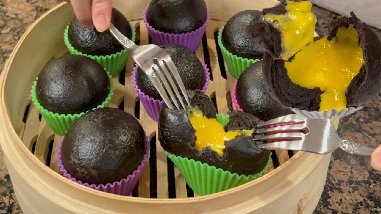 Bánh Bao Kim Sa Đen Mềm Xốp Tan Chảy Thơm Ngon Ăn Là Ghiền - Salted Egg Custard Steamed Buns