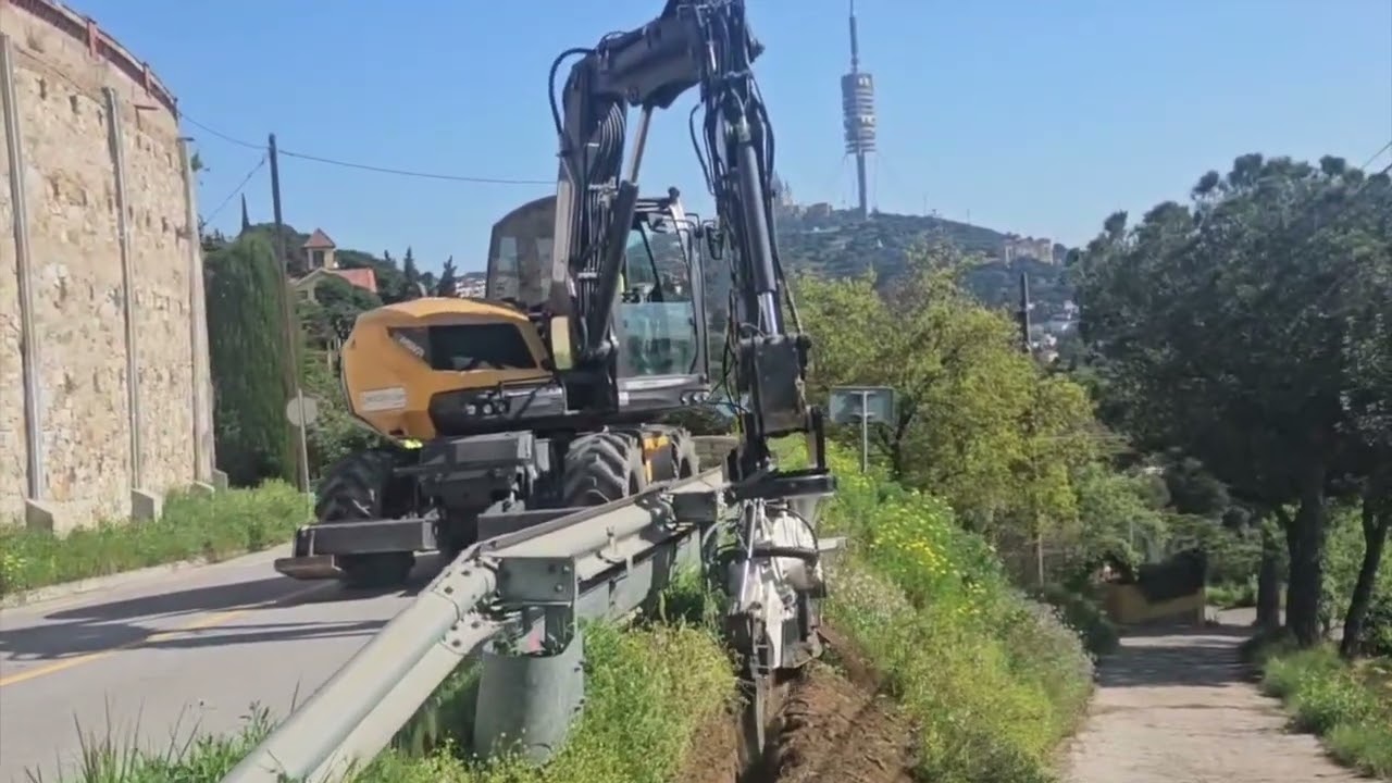 🔧 Zanja Detr&aacute;s de Valla Bionda en Collserola | Canalizaci&oacute;n R&aacute;pida con Zanjadora de Espada