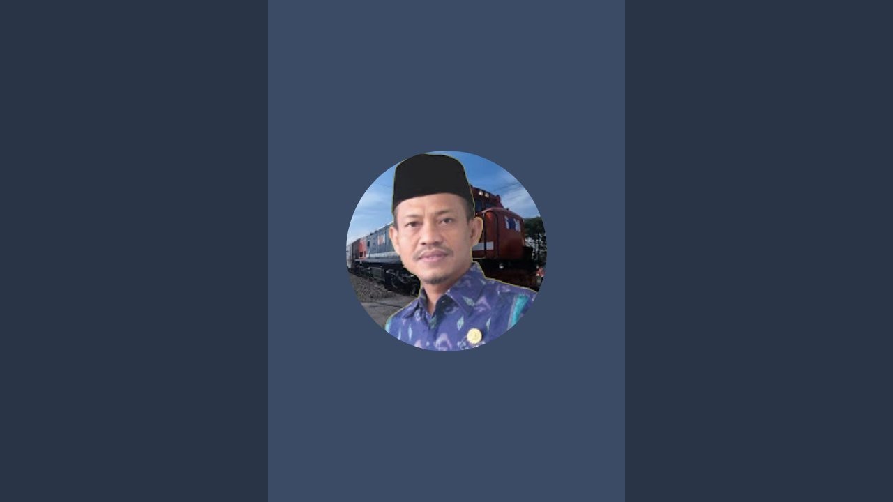 Stop.!! Hati2 ada anak nyebrang di zebra cross kereta api di perlintasan