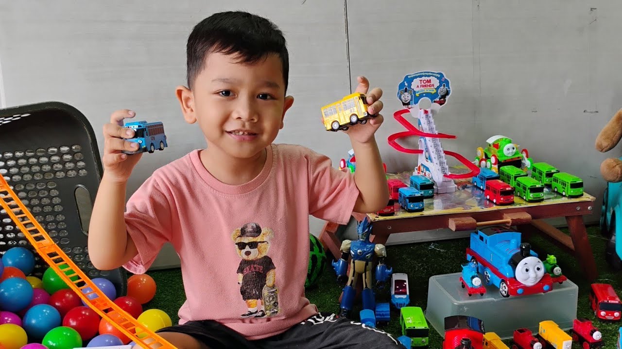 Let's Go !!! 😍😘🥳 BERMAIN BERSAMA MAINAN THOMAS AND FRIENDS DAN TAYO SI BUS KECIL 🚌🚂🌈