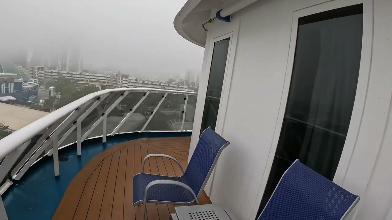 Carnival Legend's Corner Vista Suite: room 7298