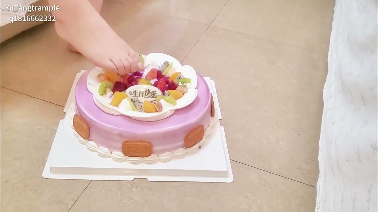 barefoot crush cake