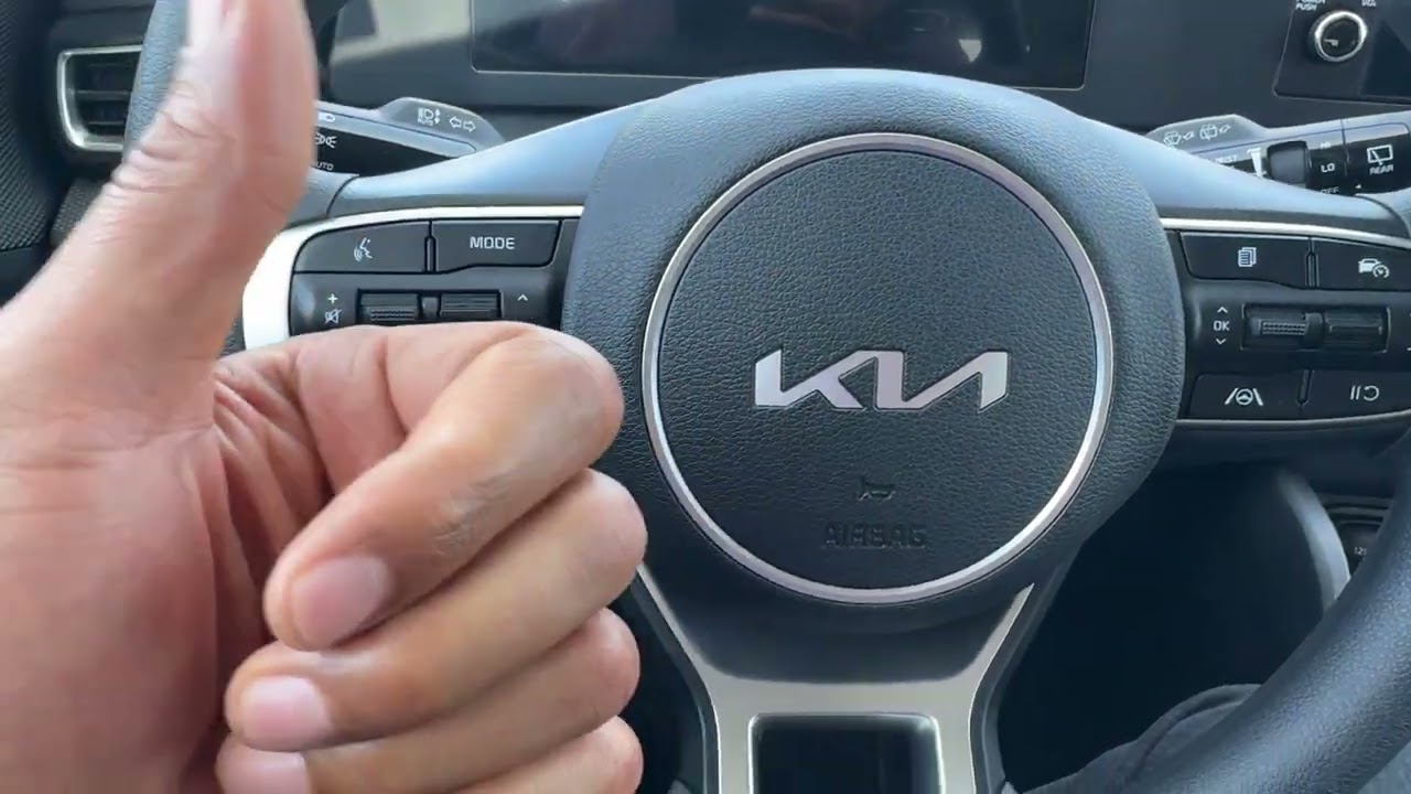 Открытие крышки бензобака и лючка топливного бака на Kia Sportage: простые шаги для заправки!