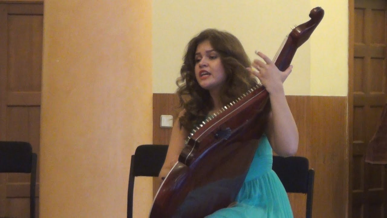 Каштани падають на брук. Виконує Марія Митко