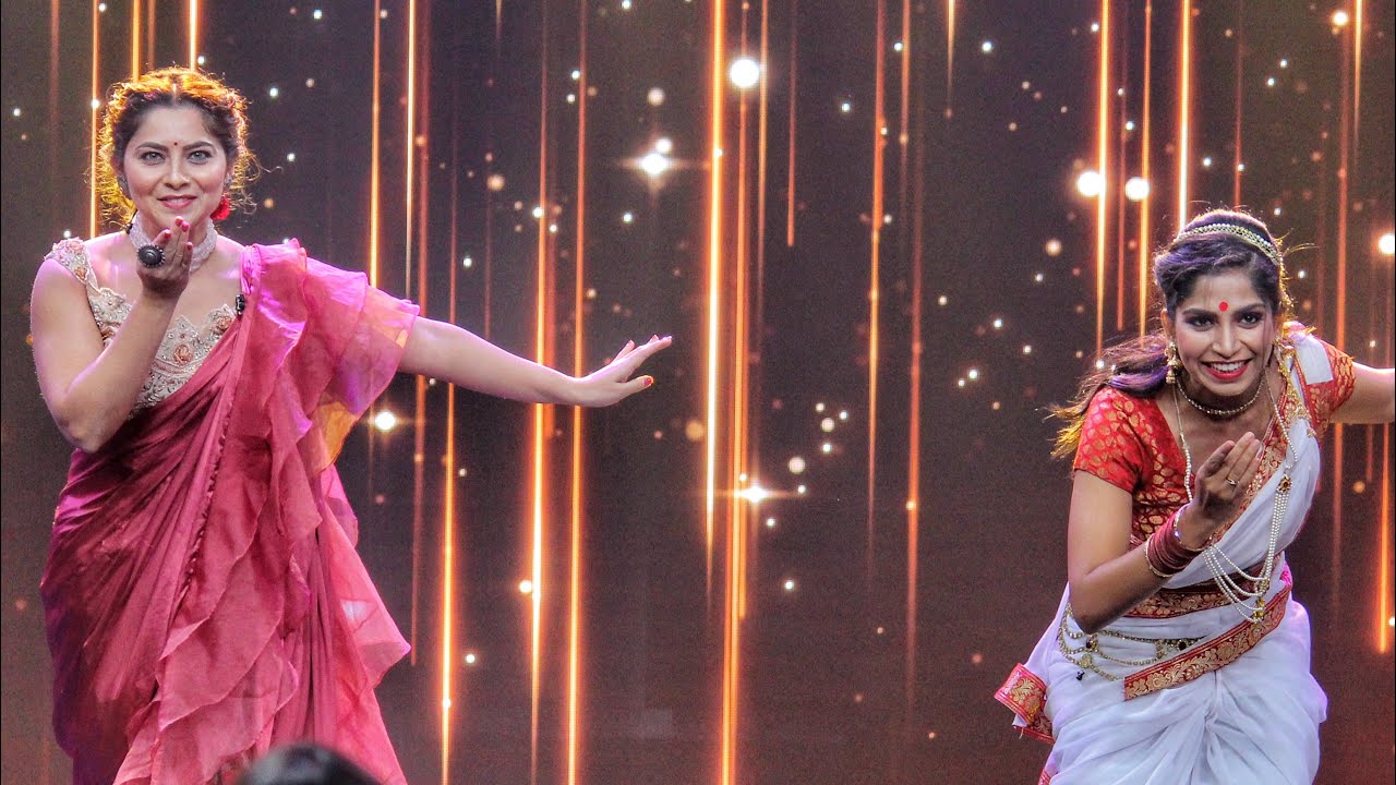 Apsara Aali with The Apsara Sonalee Kulkarni ❤️