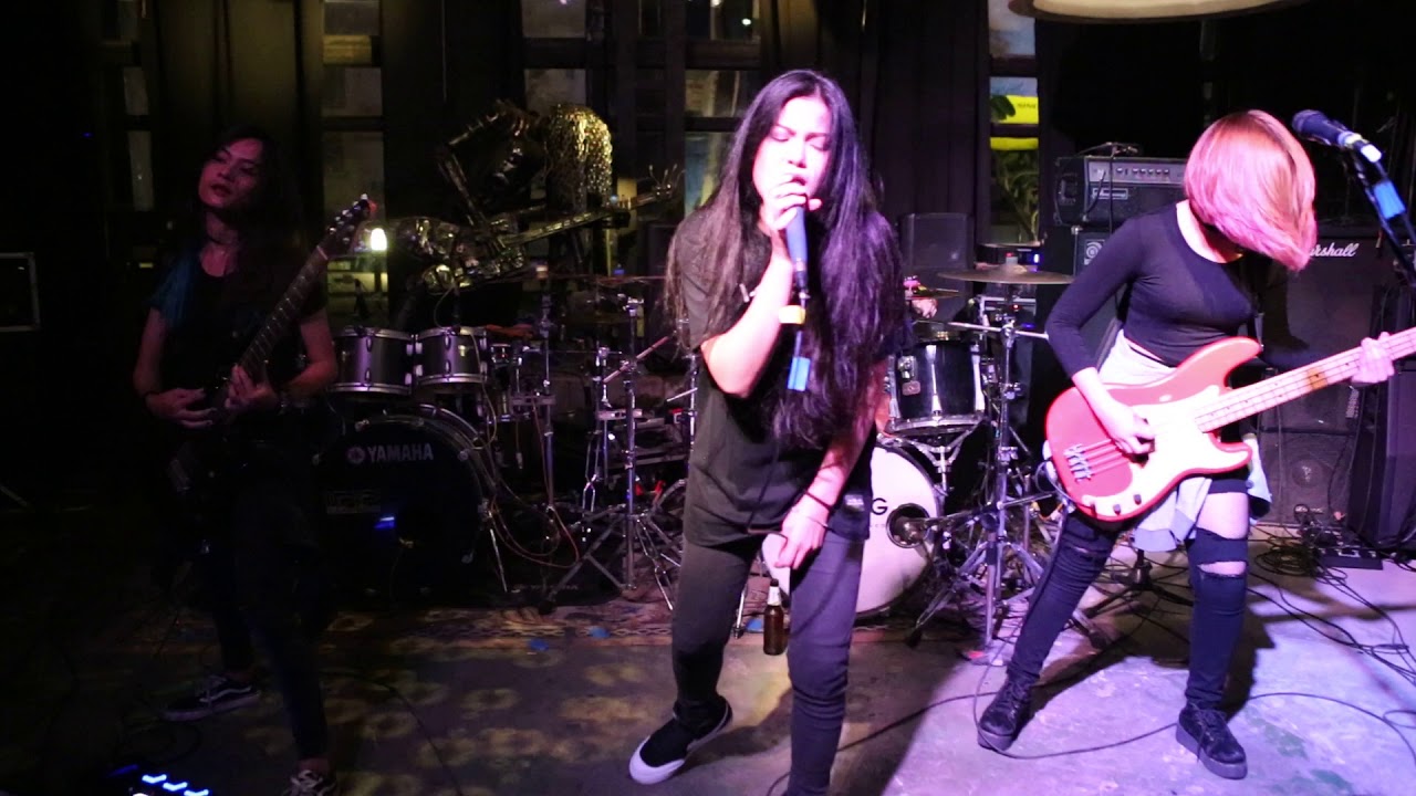 HTML Rulez D00d - The Devil Wears Prada (Adabel Cover) live@Parking Toys