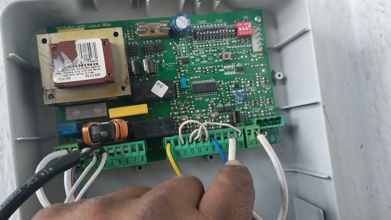 PROGRAMACION TARJETA GENIUS JA388 / SIMILAR TARJETA FAAC 455D CON CHAPA ELECTRICA 12V.