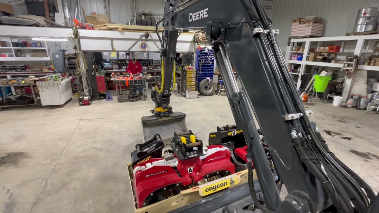 Engcon Removing the Engcon Bucket - Video 4