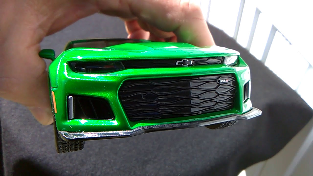 1:24 Scale 2017 Chevrolet Camaro ZL1--MotorMax