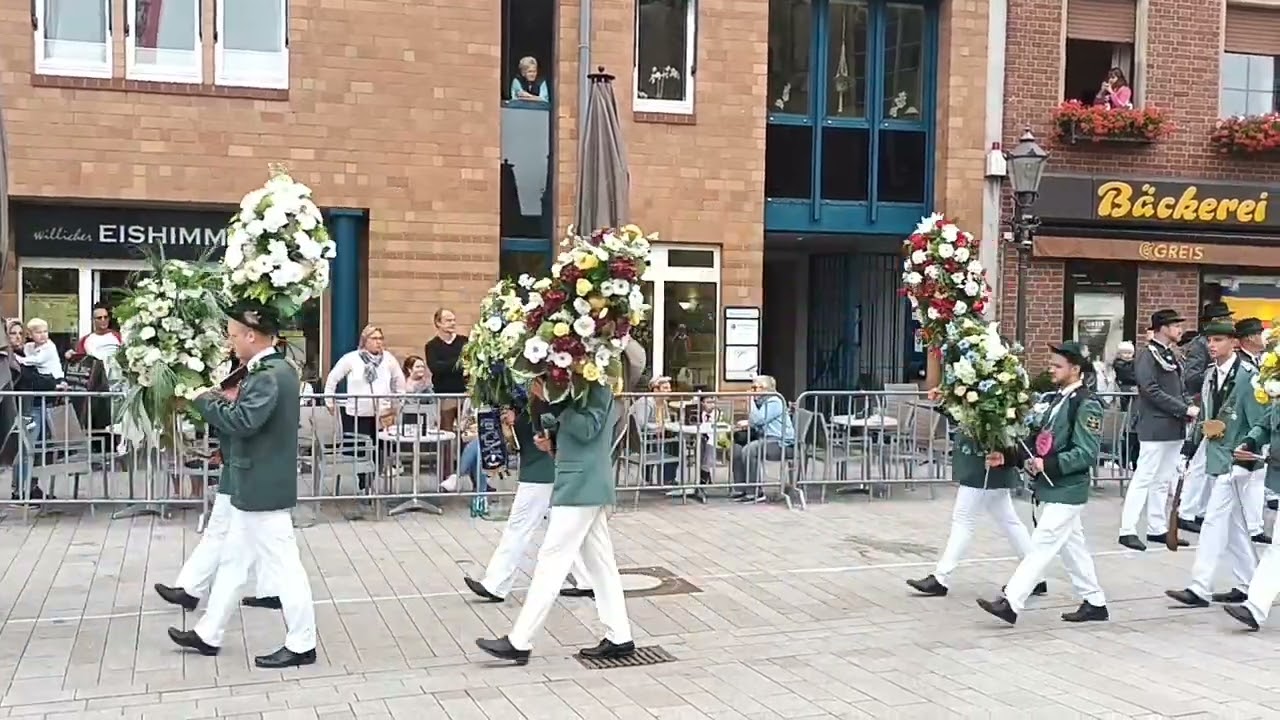 Schützenfest Willich 2022. Aufmarsch der Blumenhörner