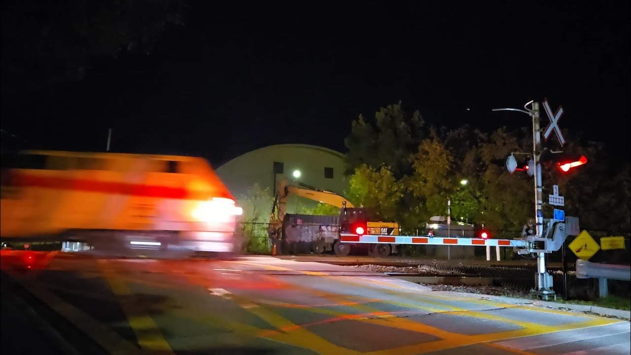 GO Train West  of Port Credit Station