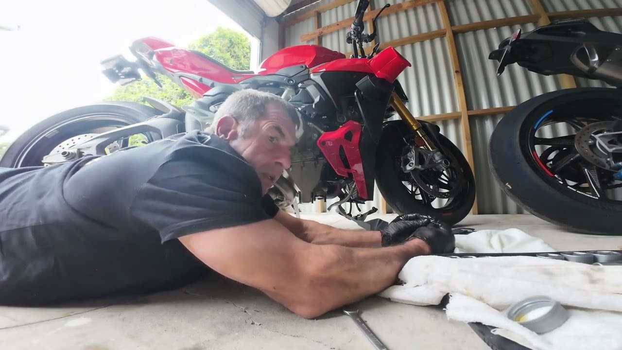 2025 Ducati V4s Streetfighter  Must know things for a oil change service