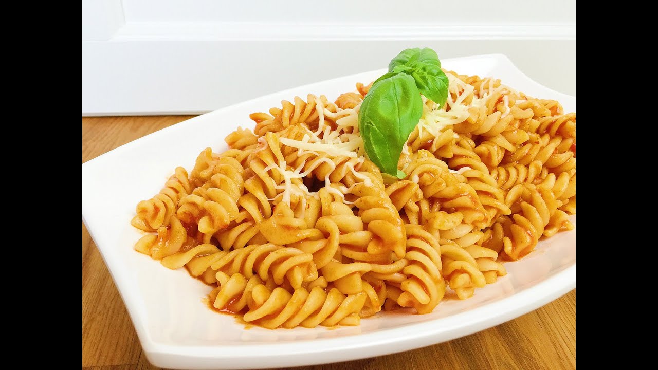 Türkische Nudeln mit Tomatenmark Buttersauce / Salcali Makarna / Pasta mit Tomatensauce