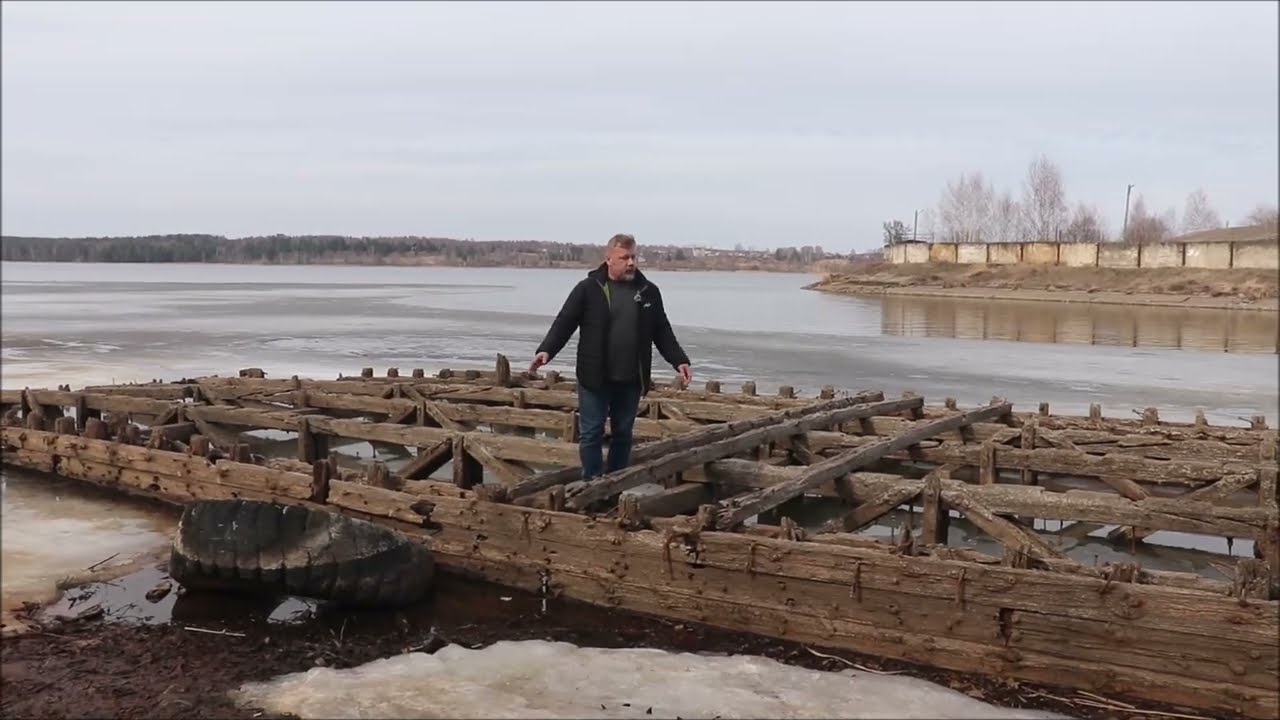 На обмелевшем дне Волги в Кинешме предстало старинное деревянное судно