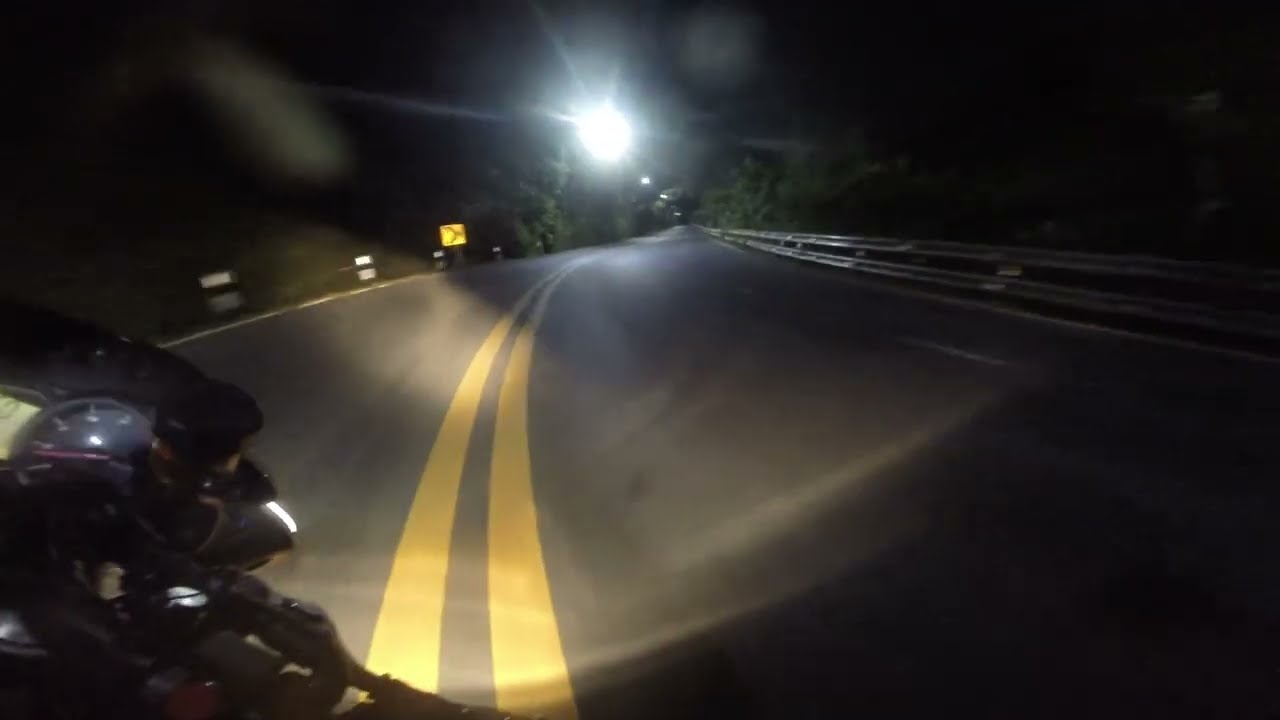Street Triple 675 R - รองรถทั้งขาขึ้นและขาลงกันครับ