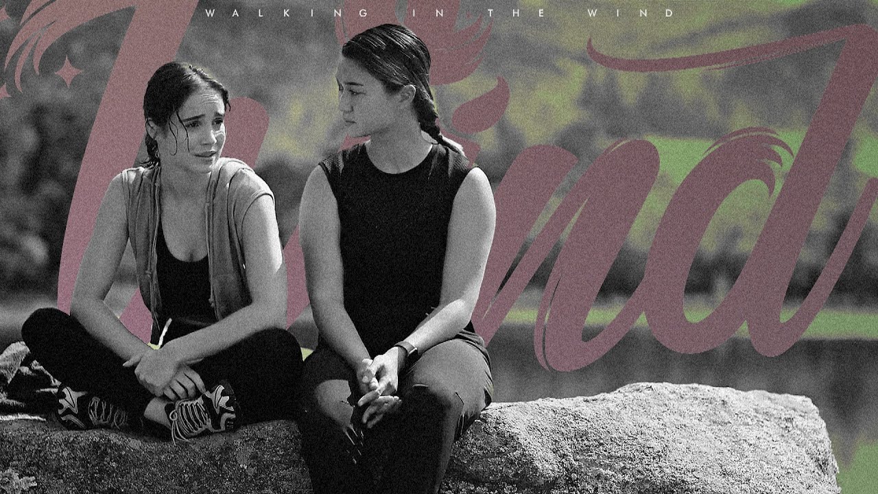 Ava & Beatrice | Walking in the wind