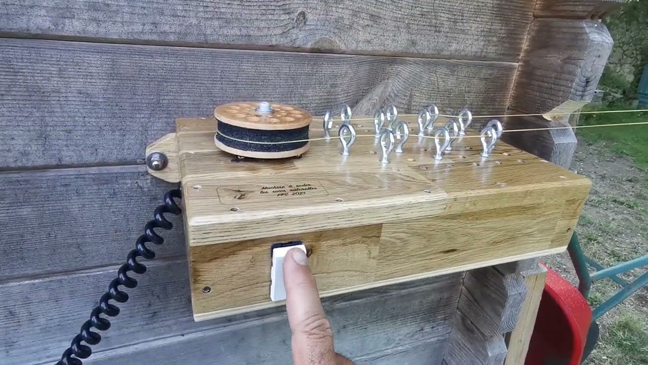 Machine à roder les soies naturelles pour la pêche à la mouche