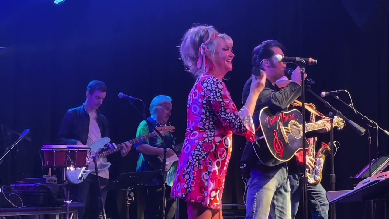 Come a Little Bit Closer - Wally & The Beaves Live at Canoes Cabaret 10/2/2021