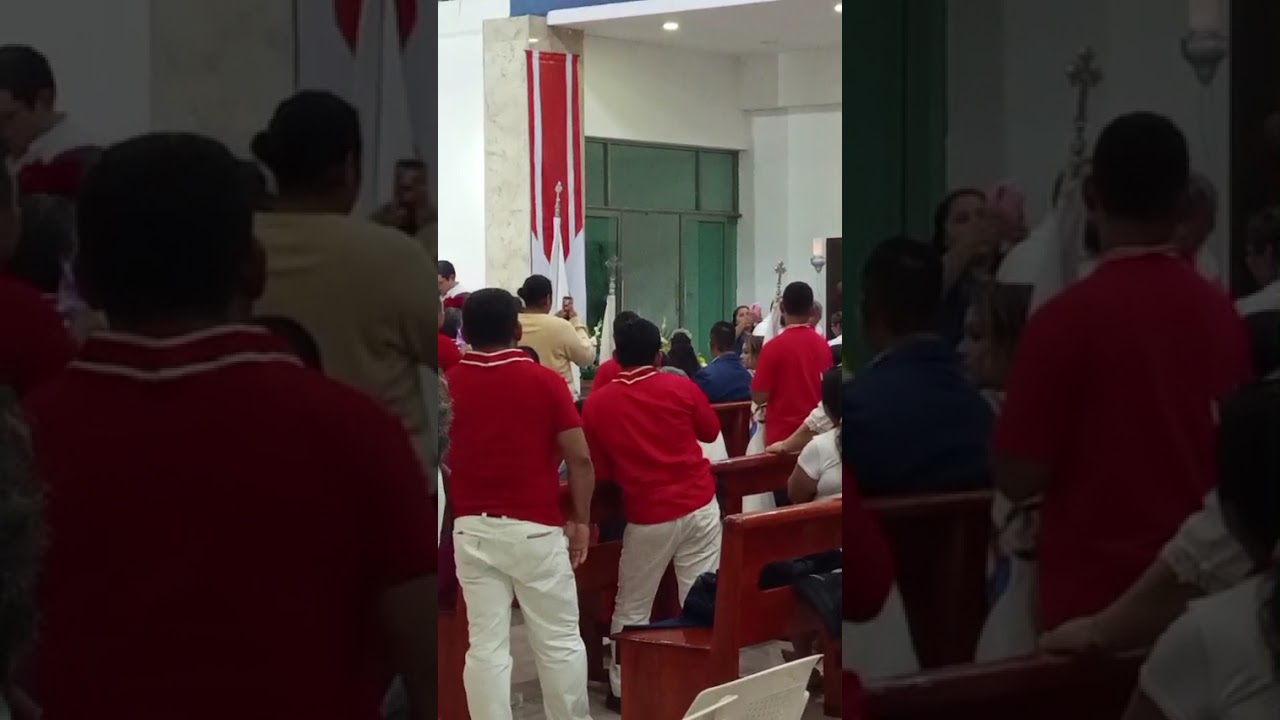 Recibiendo sus distintivos en la parroquia la resurrección ...