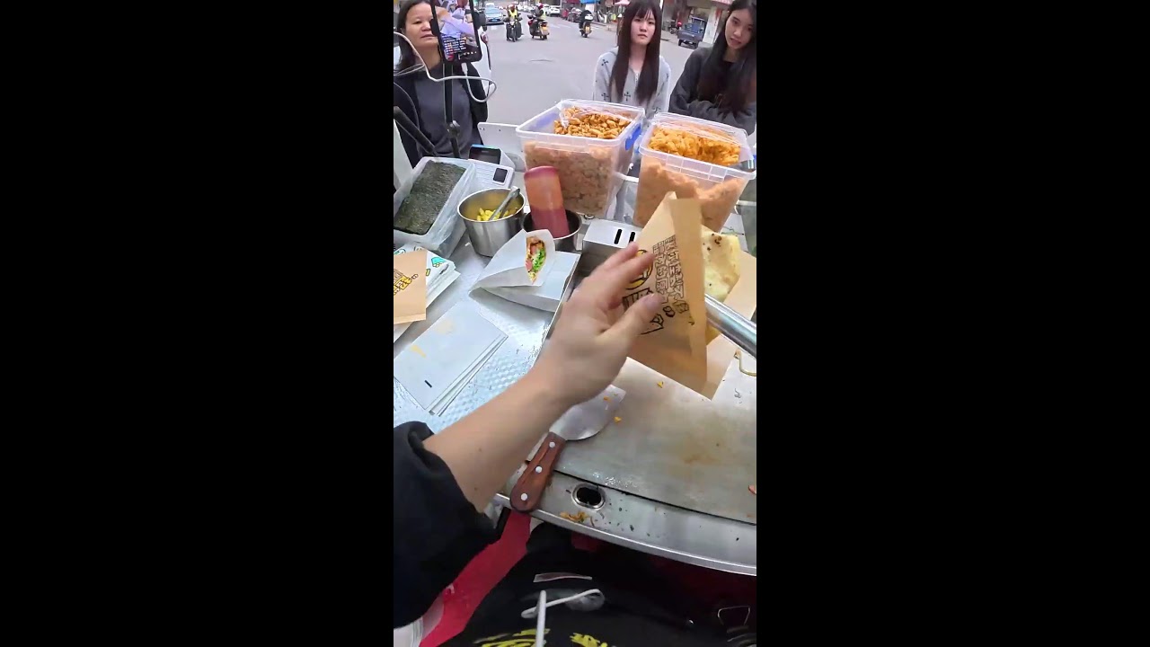 👉👉 Waking Up at 3AM to Sell Rice Balls & Egg Pancakes | Family Hustle