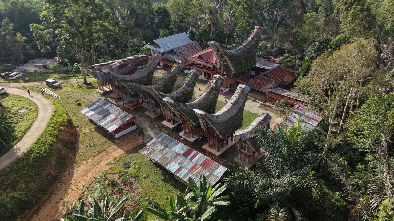 Prosesi adat Aluk Pia Alm. Ne' Datuan di Tongkonan Lebani' Leatung Sangalla' Utara 7 Februari 2026