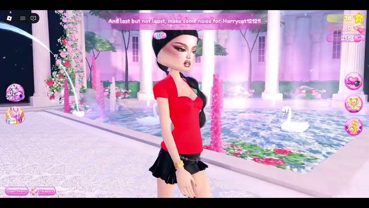 trying to impress players in Roblox Dress to Impress 1