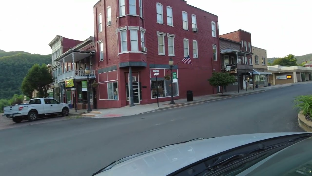 Hinton, West Virginia! Drive Around Town! Summers County (June 5, 2022)