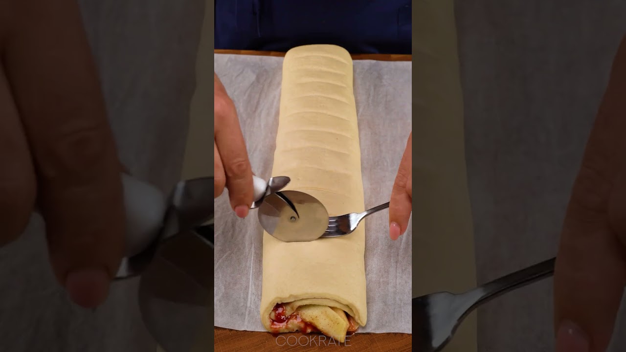 Dessert in 5 minutes! Just puff pastry and 2 apples
