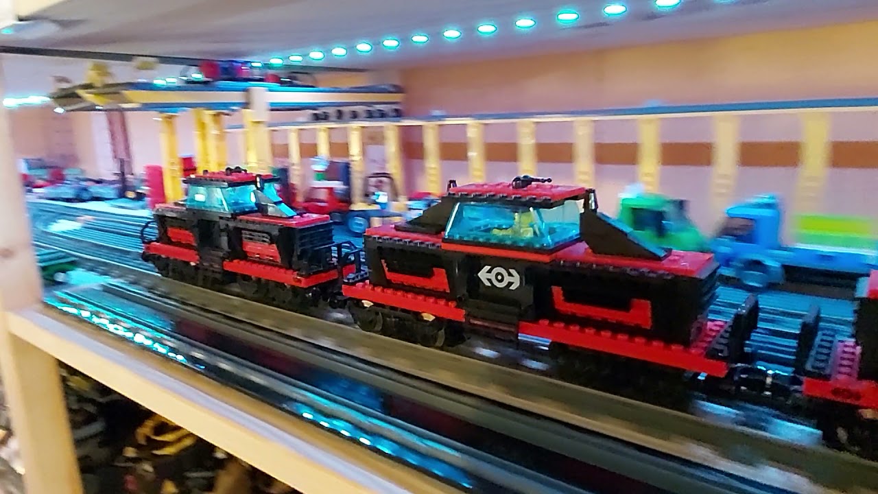 9 volt electric track LEGO cargo train  4565 (*3) running in my shelves setup