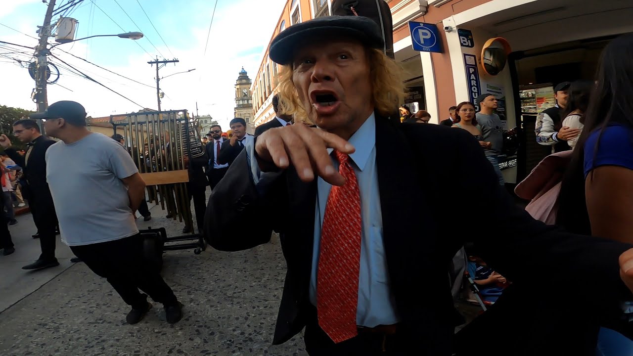 Незнакомец показывает мне город Гватемала-Сити 🇬🇹