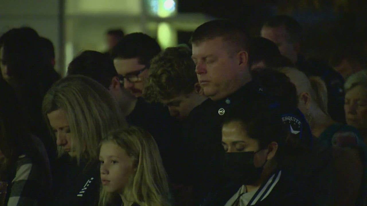 Hundreds gather in front of Mesquite PD headquarters to honor officer who was fatally shot