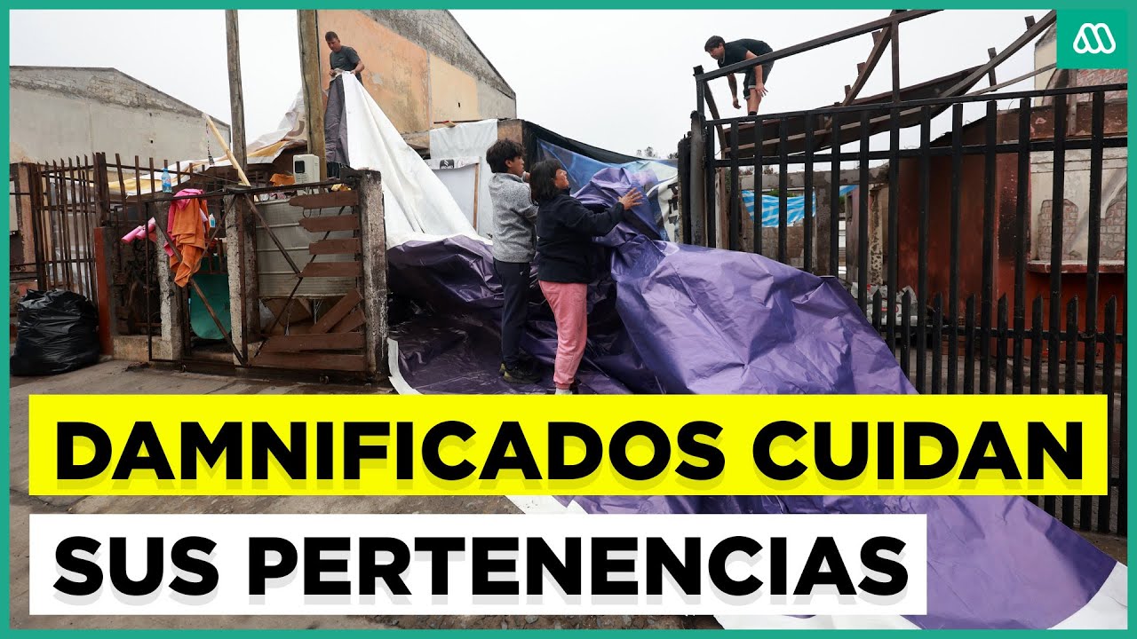 Damnificados resguardan sus pertenencias por la lluvia