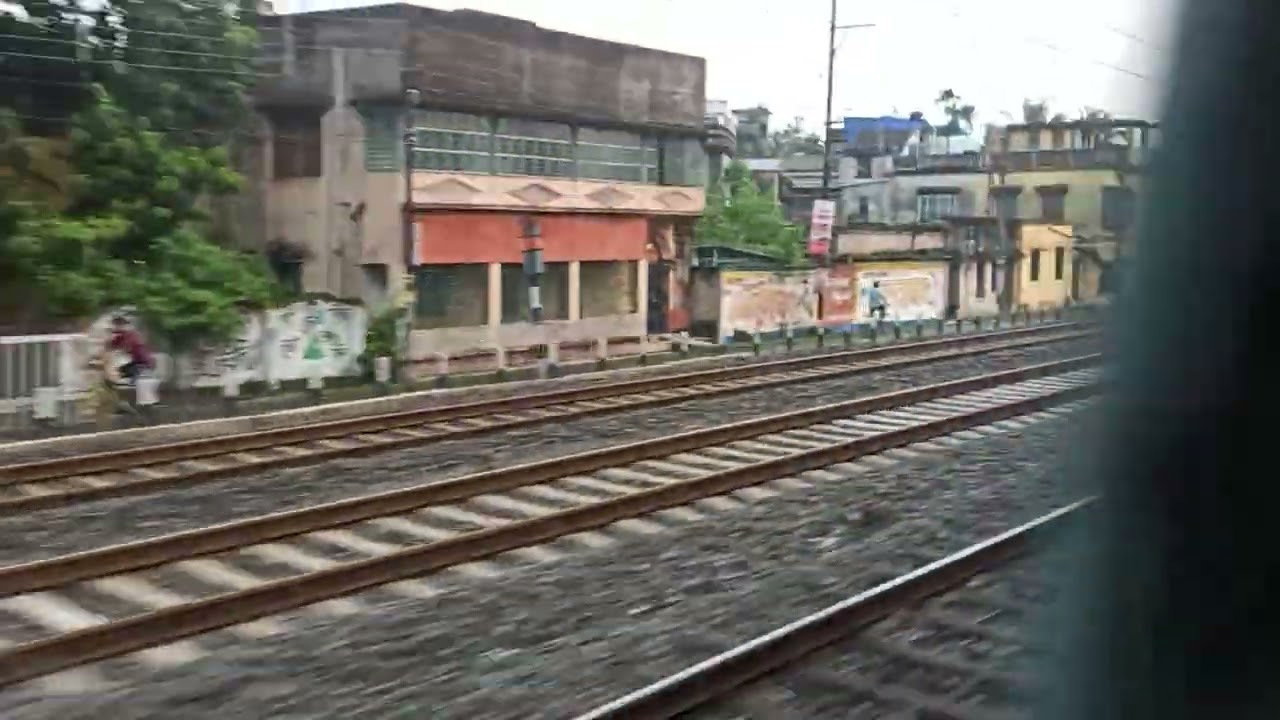 I am Journey in Local train in Motorcoach bogie awesome sound as 31429 Up Sealdah Naihati EMU