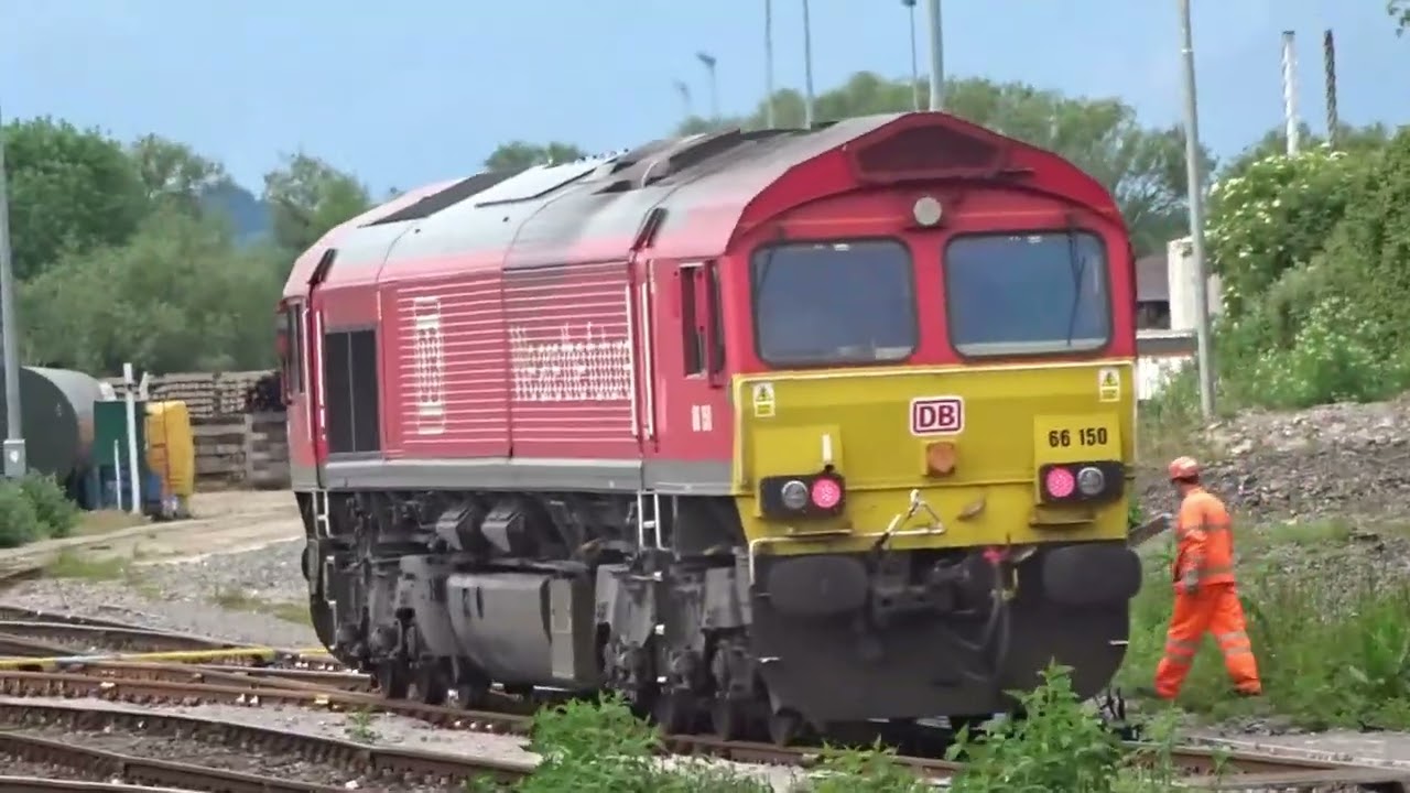 Trains at Westbury 30th May 2022