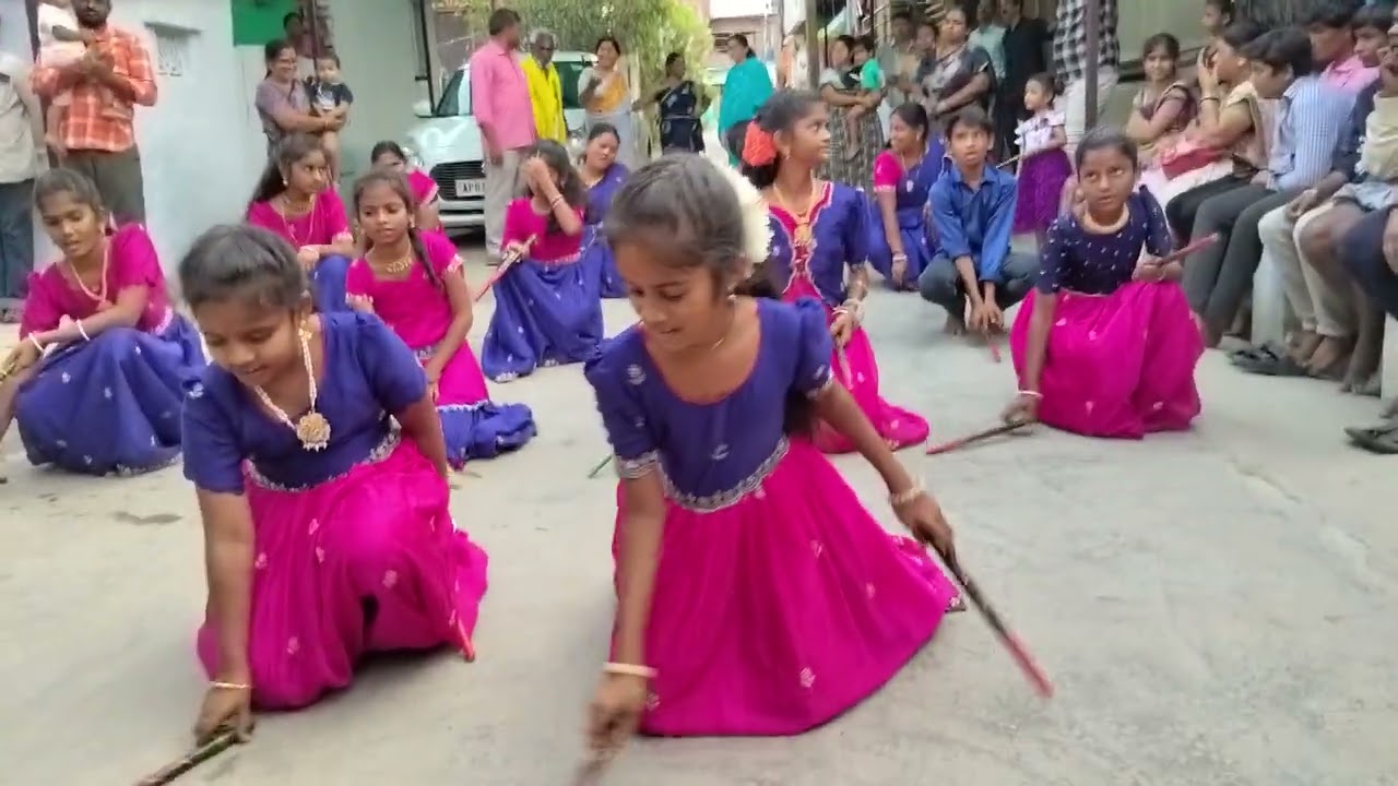 Brundhavanike chindhulu vese song kolatam 