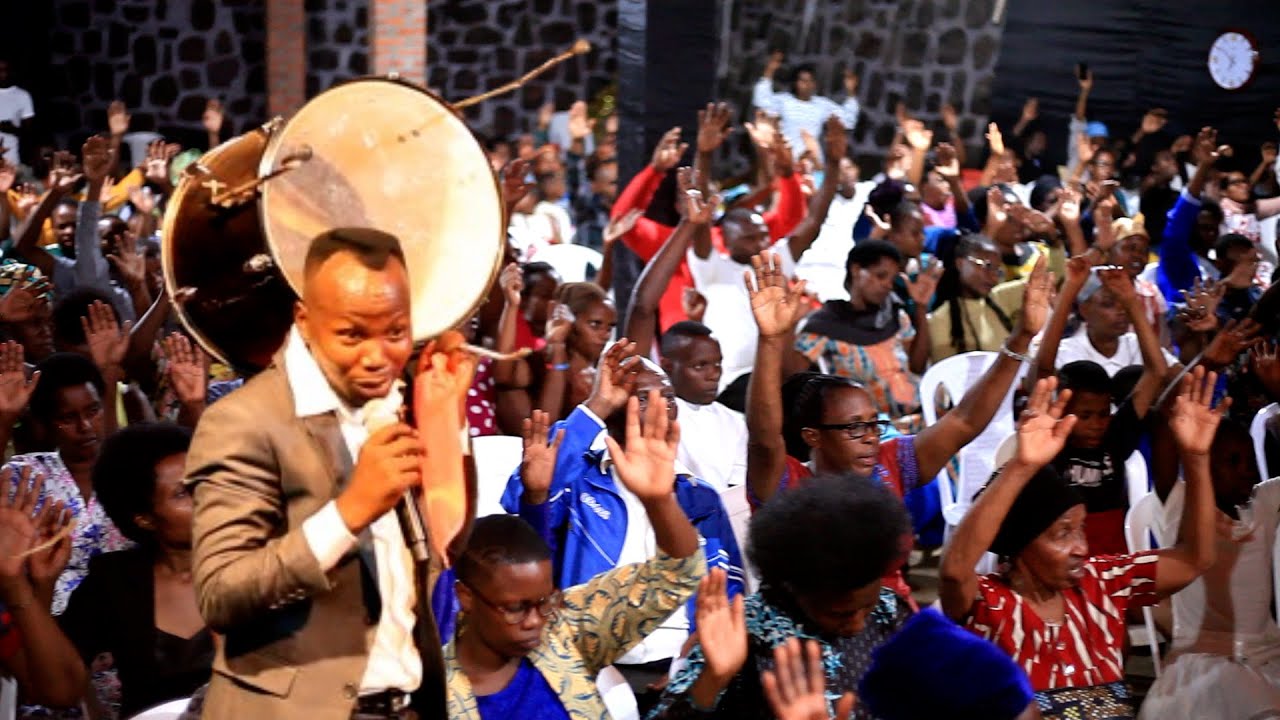 IBYO PROPHET MANIVUGA AKOZE BYAGUTERA GUKUMBU IMANA🤣🙏