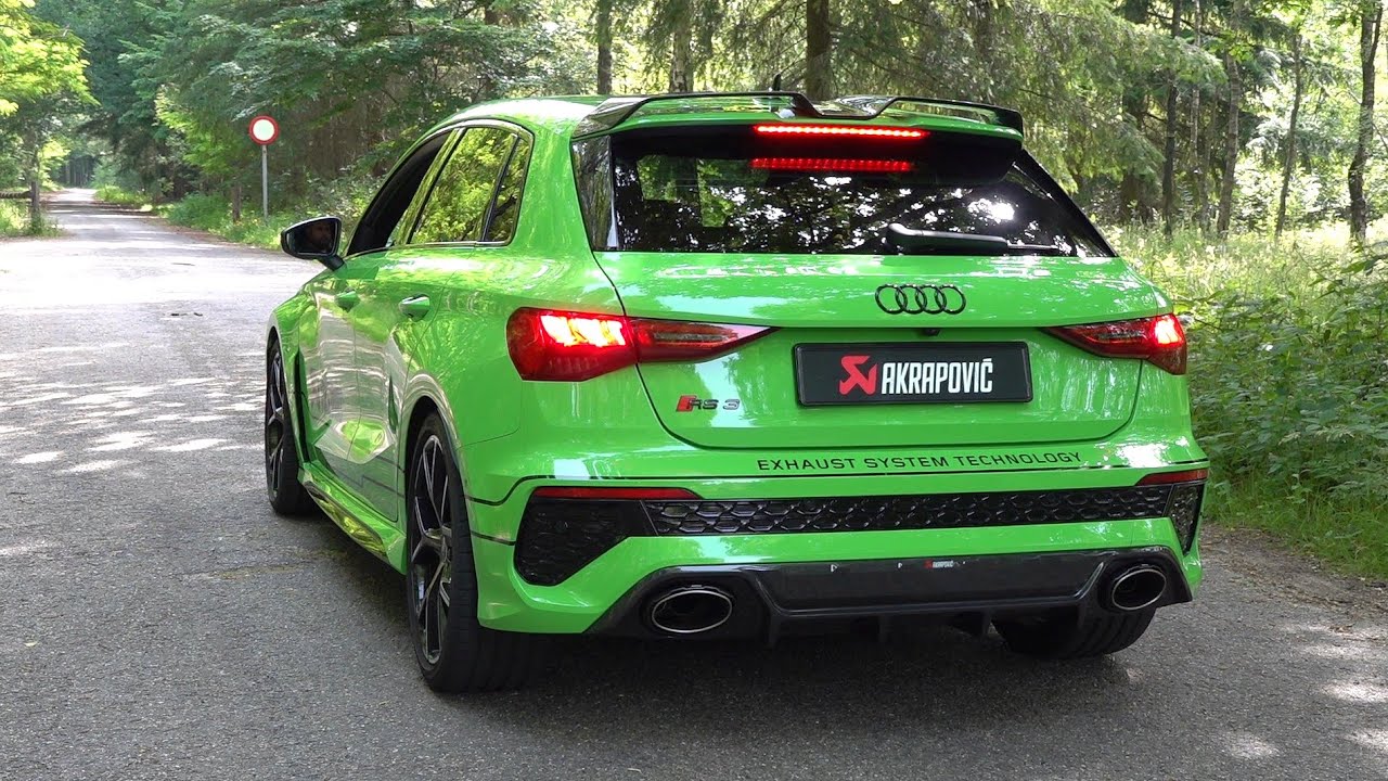 Audi RS3 8Y Sportback with Akrapovic Exhaust - Start, LOUD Revs & Accelerations!