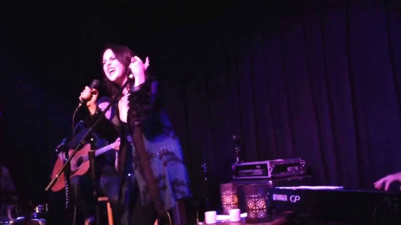 Liz Gillies - What's Up [4 Non Blondes cover] (Live at Genghis Cohen)