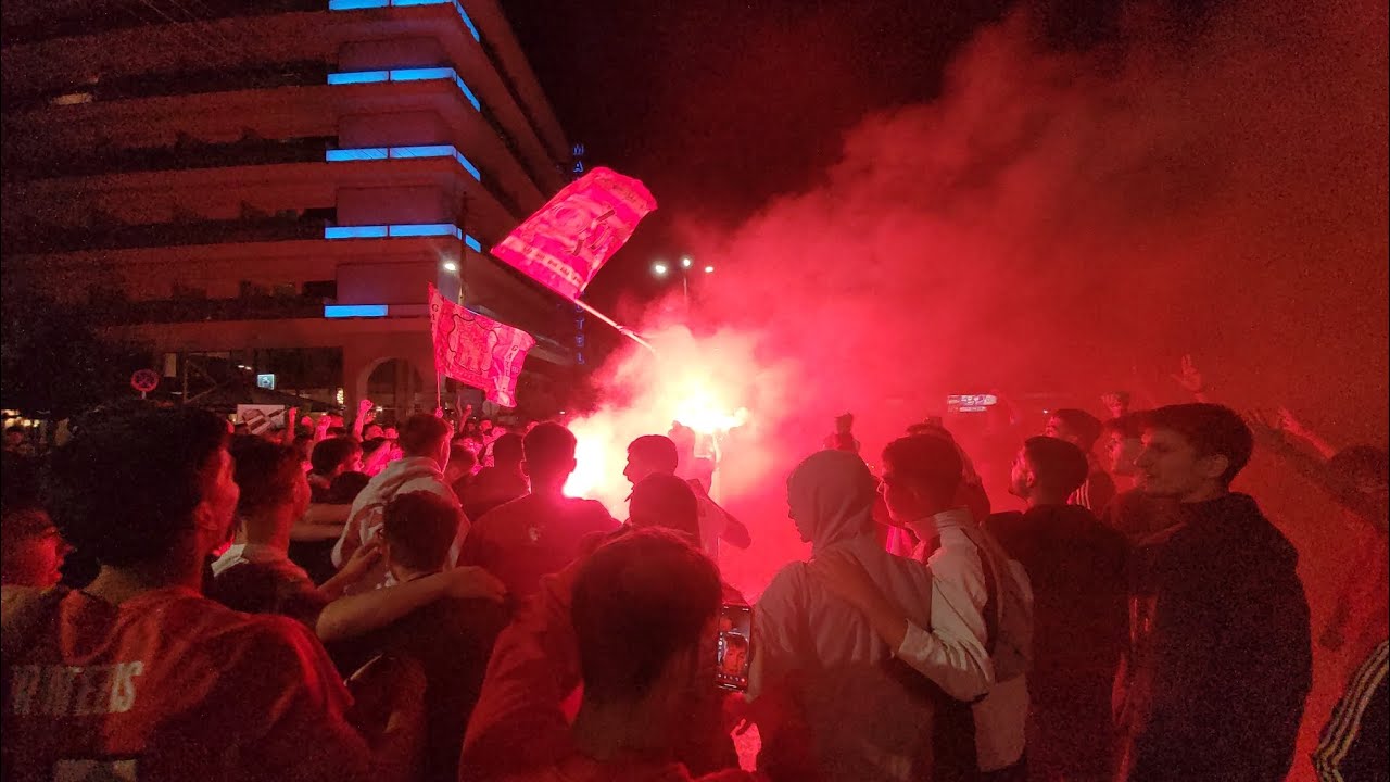 Ξέφρενοι πανηγυρισμοί σε Σπάρτη-Γύθειο για την κατάκτηση του Conference League από τον Ολυμπιακό